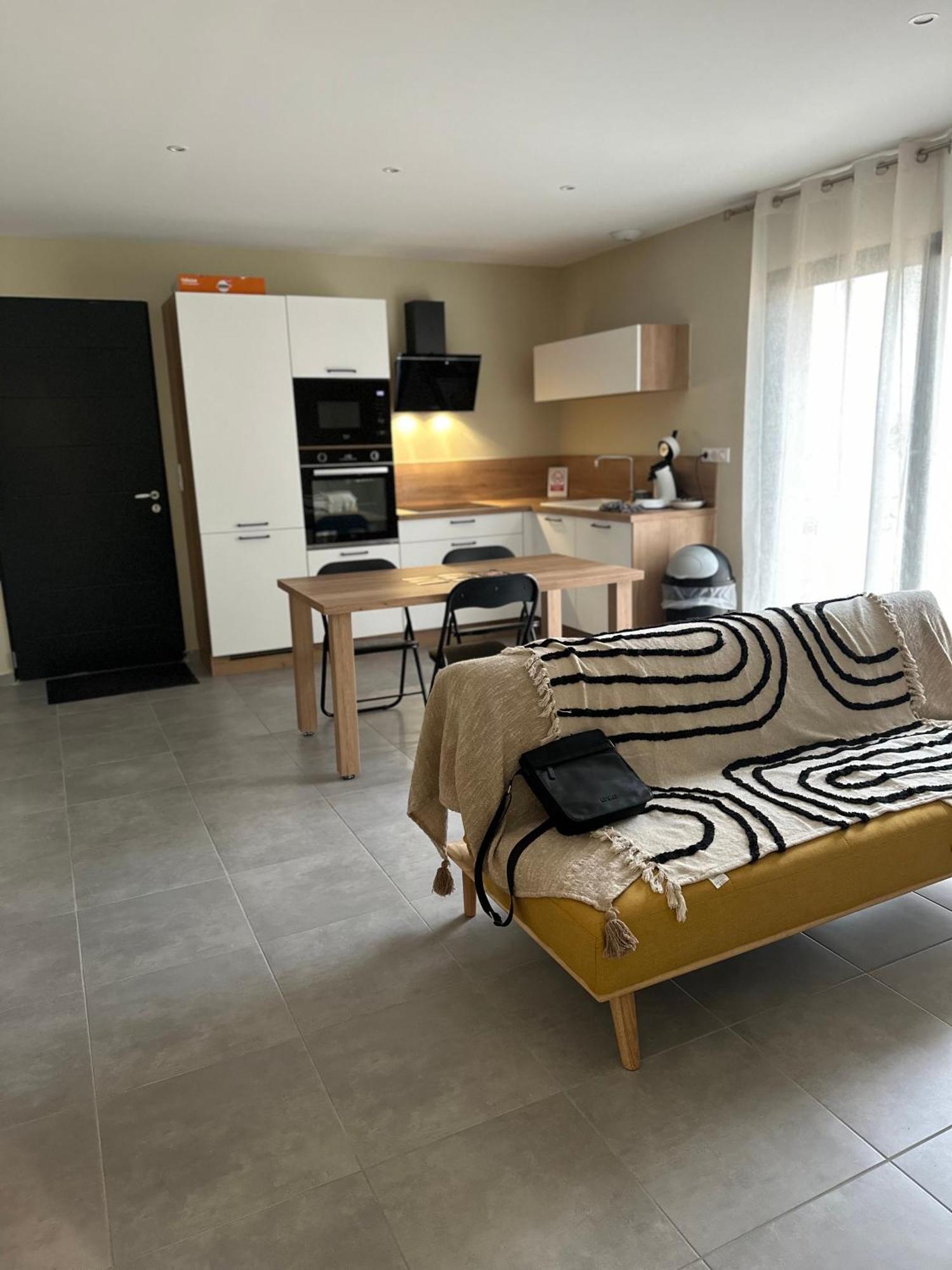 Maison T3 Dans Un Village Calme Saint-Mitre-les-Remparts Exterior foto